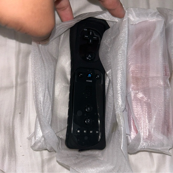 4 Packs Classic Remote Controller Compatible for Wii Wii U Console, silicone - Picture 9 of 10